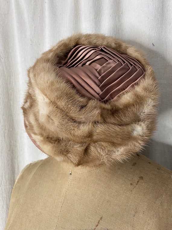 Gorgeous Fur Pillbox Hat 1960's Style Vintage Rab… - image 2