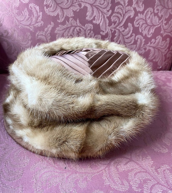Gorgeous Fur Pillbox Hat 1960's Style Vintage Rab… - image 1