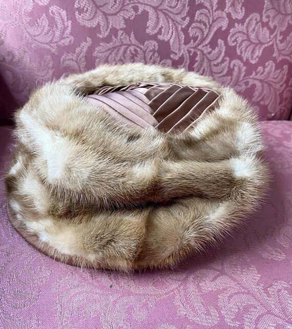 Gorgeous Fur Pillbox Hat 1960 display picture 3
