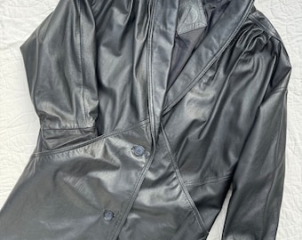 Veste en cuir noire vintage des années 1980 trench-coat chauve-souris / manteau long à manches dolman