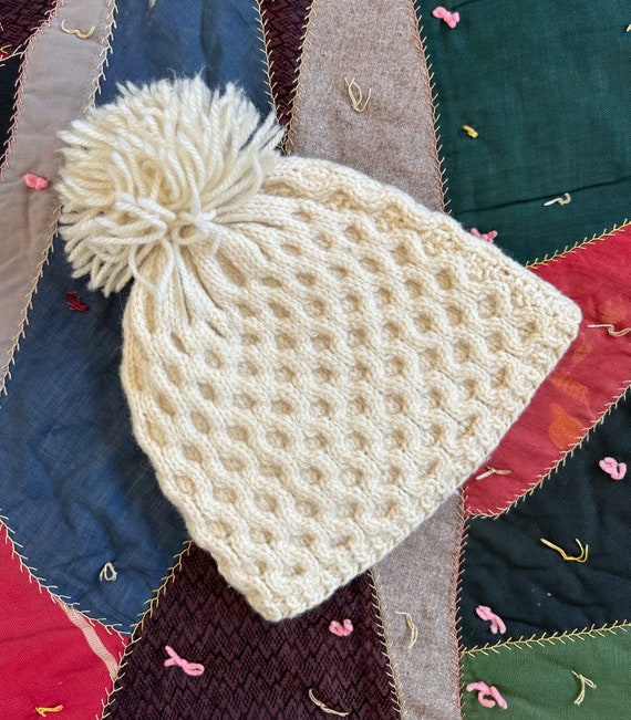 Vintage 1960s Wool Knit Beanie Ecru Hat Pom Pom United  display picture 1