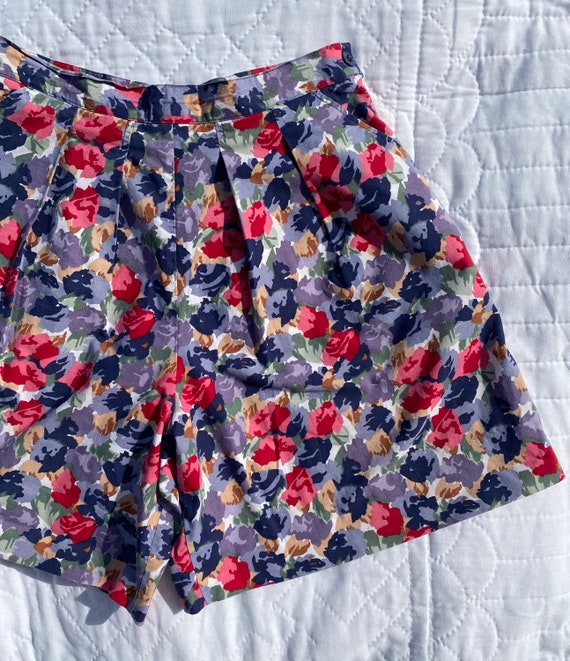 Vintage 1980s Laura Ashley Floral Shorts 27” Waist