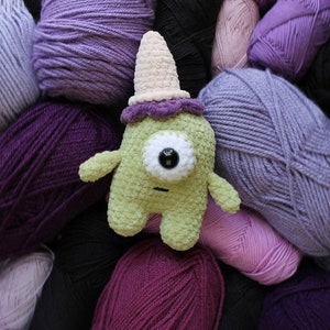 Aero the Alien, Crochet Pattern, PATTERN ONLY, Amigurumi Pattern
