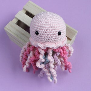 Bubbles the Jellyfish, PATTERN ONLY, Crochet Pattern, Amigurumi Pattern