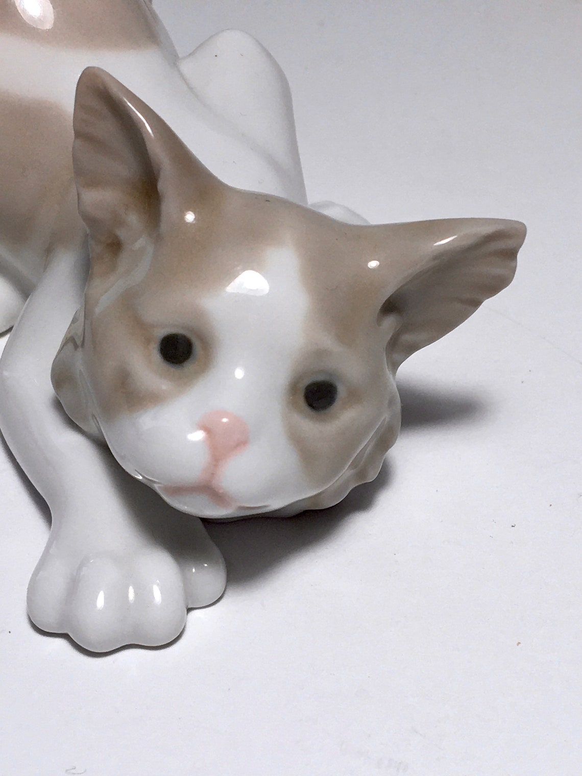 lladro surprised cat