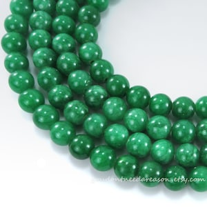 8mm Green Jade Beads: Smooth Round Gemstone Strand