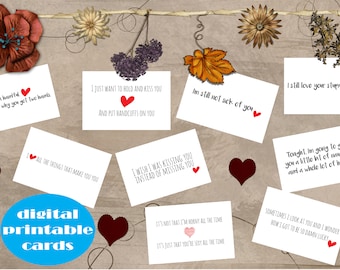 Puede incluir: Un conjunto de tarjetas digitales imprimibles con citas románticas y acentos de corazón rojo. Las tarjetas presentan frases como "Todavía amo tu estúpida cara" y "Solo quiero abrazarte y besarte". Elementos florales decorativos rodean las tarjetas.