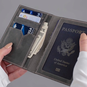 Funda de cuero para pasaporte, funda de cuero personalizada para pasaporte, billetera de viaje, billetera para pasaporte, regalo personalizado para hombre, regalo para ella, marrón
