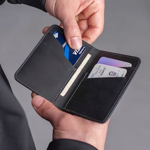 Cartera de cuero personalizada para hombre, diseño delgado con bolsillo frontal, tarjetero minimalista, cartera de cuero para hombre. Black