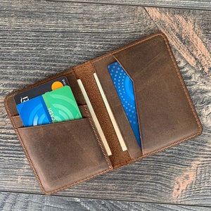 Cartera de cuero para regalo de Navidad, cartera minimalista para hombre, cartera plegable, tarjetero personalizado, regalo para padrinos de boda, monograma con iniciales para él.