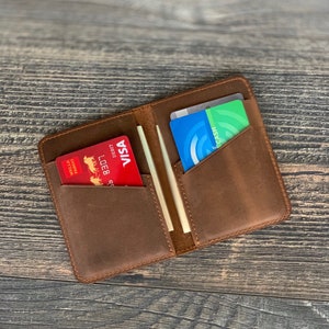 Cartera de cuero personalizada para hombre, diseño delgado con bolsillo frontal, tarjetero minimalista, cartera de cuero para hombre. imagen 7