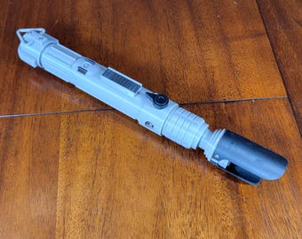 Kit de sabre laser imprimé en 3D Artiste têtu (Sabine Wren TVS)