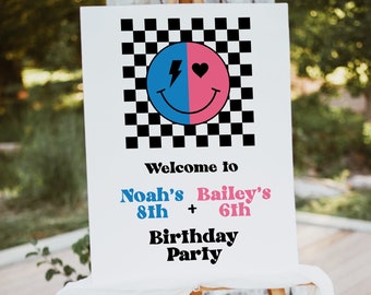Op de afbeelding: Welkom bij Noah's 8e & Bailey's 6e verjaardagspartij bord met een zwart-wit geruite achtergrond en een smiley met een bliksem en een hart.
