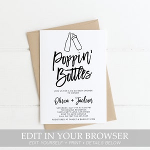 Puede incluir: Una invitaci&oacute;n de baby shower blanca con texto negro que dice "Poppin' Bottles" e incluye detalles para una baby shower mixta para Olivia + Jackson. La invitaci&oacute;n presenta un simple dibujo de l&iacute;nea de una botella y un biber&oacute;n chocando.
