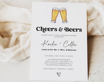 Könnte beinhalten: Eine weiße Einladungskarte mit dem Text "Cheers & Beers" und zwei Aquarell-Biergläsern. Die Karte kündigt eine Hochzeitsfeier zu Ehren von Karlie und Collin an, mit Veranstaltungsdetails und RSVP-Informationen.
