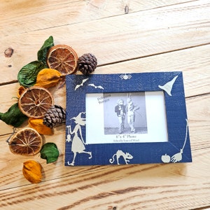 Halloween Photo Frame Décor, Spooky Witchy Navy Blue Hanging Frame, Photo Size 4&quot;x6&quot;