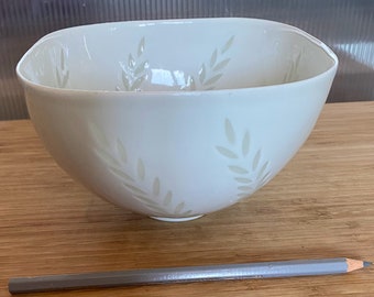 Arabia Finland- large Mid-century bowl by Friedl Holzer Kjellberg- 1960's