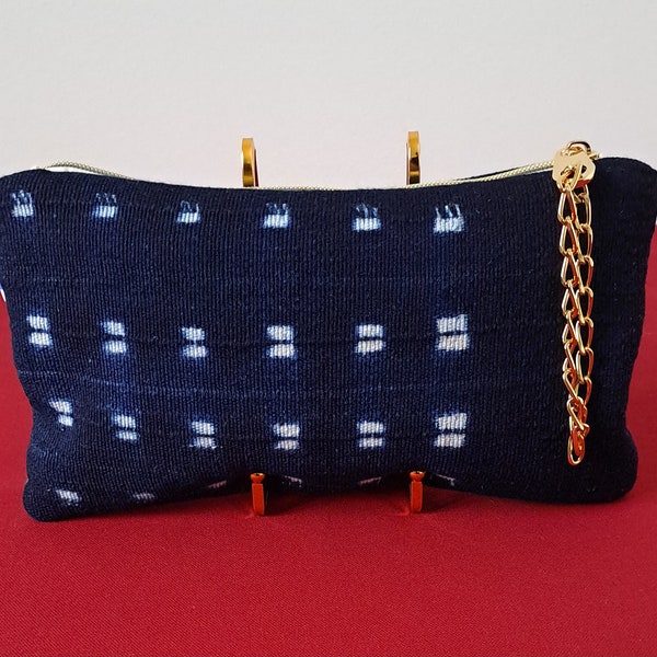 Pochette zippée en pagne tissé bogolan indigo