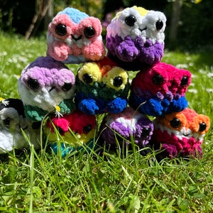 Crocheted Pride frogs!