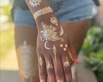 Tatuaje temporal con lámina dorada: Diseño de loto