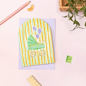 Carte de naissance neutre entre les sexes, carte de voeux pour nouveau-né avec ballon et landau, carte pour baby shower, carte bébé poussette