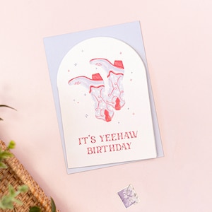 Carte d'anniversaire Yeehaw, carte de voeux bottes de cowboy western, carte d'anniversaire cow-girl amusante, carte de célébrations country girly, carte de fête Bestie