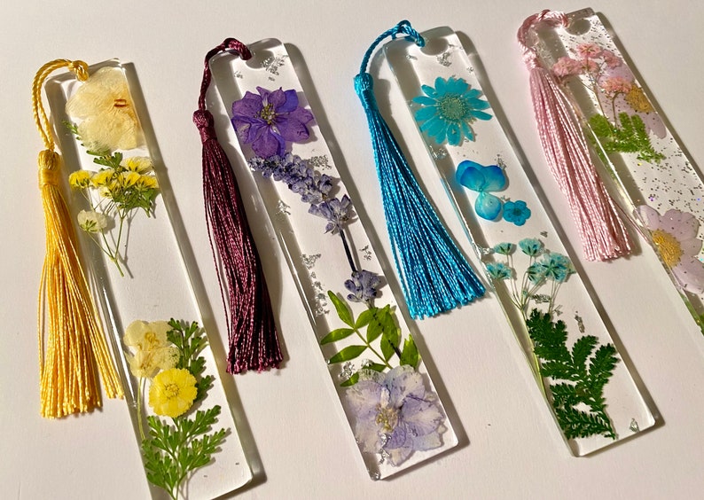 Floral bookmarks / resin bookmark / floral bookmark / Mother’s Day gift / floral gift / gift for friend / flower bookmark / flower bookmark 