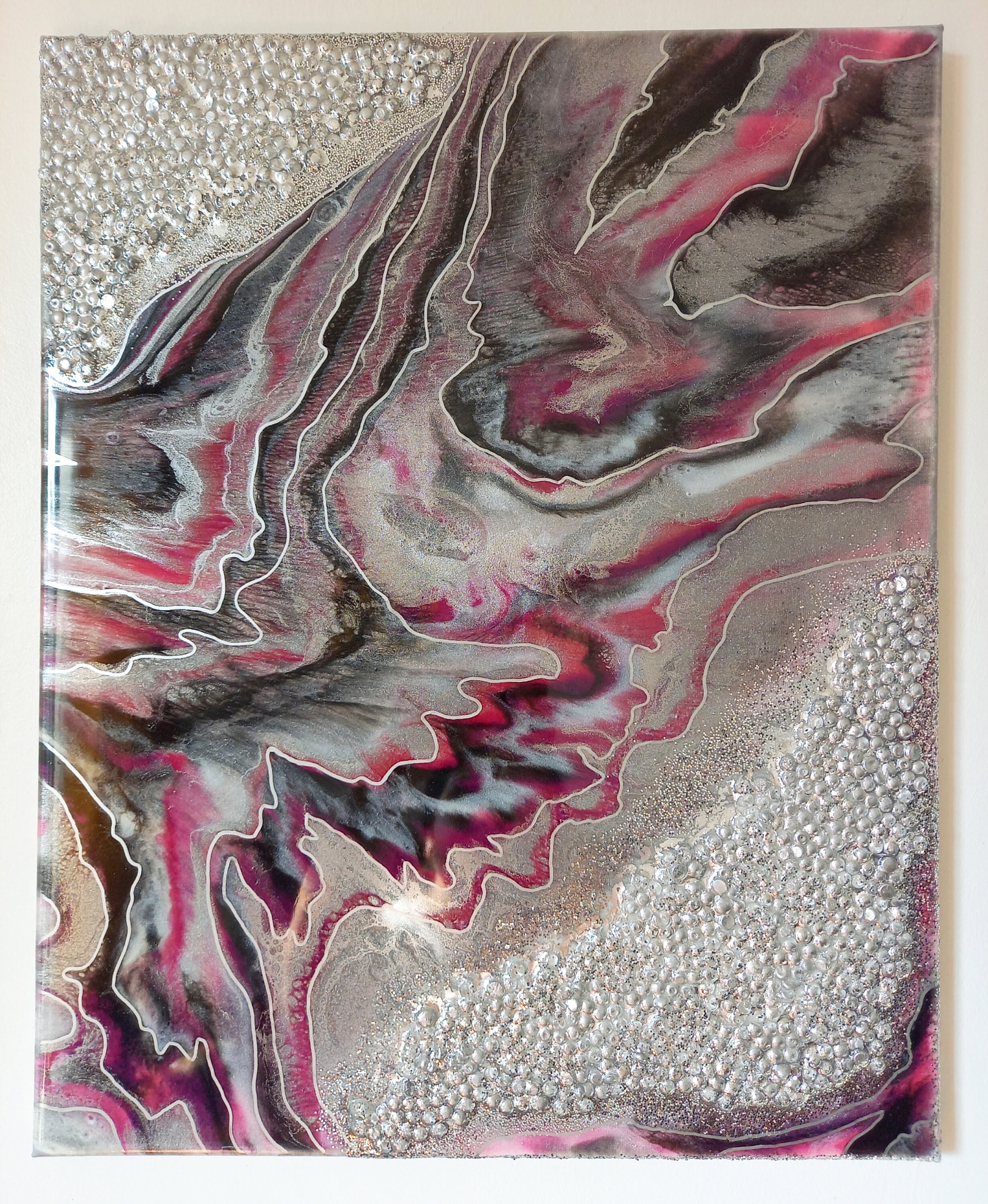 Tableau en Résine de Couleurs Rose, Noir et Argent avec Des Perles Argentées