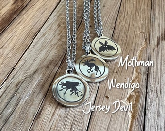 Collar de acero inoxidable con críptidos: Pie Grande, Hombre Rana, Hombre Polilla, Diablo de Jersey, Nessie, Monstruo de Flatwoods o Wendigo. Regalo para los amantes de Pie Grande.