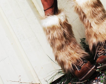 Yeti gaiters in ecru faux fur