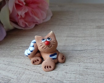 Miniature figurine cute cat in carved and hand-painted clay vintage collection
