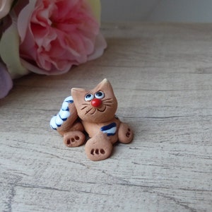 Cute cat miniature figurine in hand-carved and painted clay, vintage handmade pottery cat miniature collection