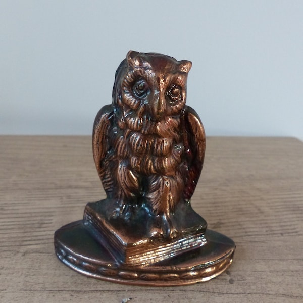 Figurine statuette hibou savant sur livres métal couleur bronze collection vintage cadeau ami professeur enseignant