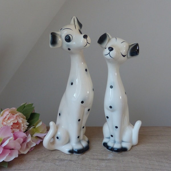 Figurines couple de chiens dalmatiens romantiques en céramique années 1970 Vintage