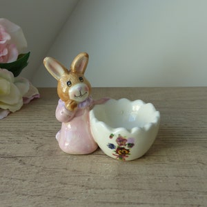 Coquetier artisanal en forme de lapin en céramique décor fleurs sauvages, coquetier fait main en forme d'animal lapin Vintage image 2
