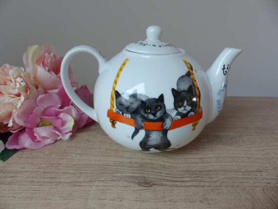 Théière anglaise Garden Swing en porcelaine Bone China – décor chatons et coquelicots - France