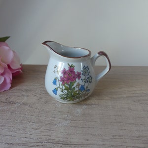 Old small artisanal milk jug in flowered speckled stoneware from the 1980s, small creamer vintage boho country house decoration