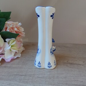 Vintage Petit Vase en Porcelaine Delf Bleu et Blanc en Forme de Coeur avec les Amoureux Hollandais, Cadeau Couple image 7