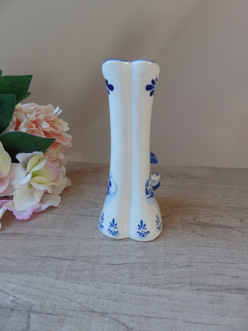 Vintage Petit Vase en Porcelaine Delf Bleu et Blanc en Forme de Coeur avec les Amoureux Hollandais, Cadeau Couple image 7