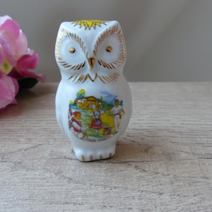 Figurine chouette hibou en céramique du Pays Basque décor Soleil et danseurs – souvenir