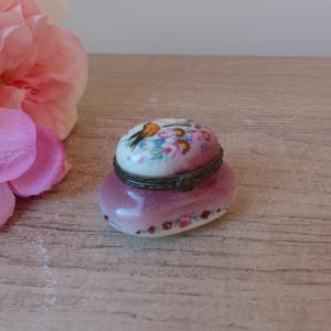 Pilulier œuf En Porcelaine Fleurie Peinte à La Main - Charnière Laiton
