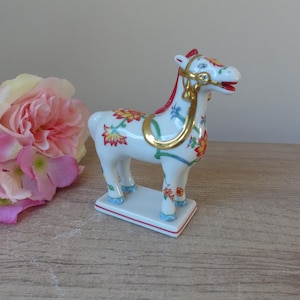 Old and Rare Kakiemon Porcelain Horse Figurine Collection Frankin Mint Vintage 1987
