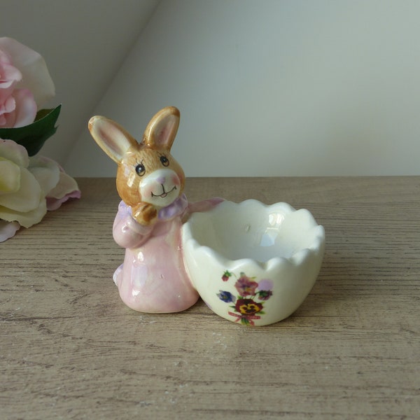 Coquetier artisanal en forme de lapin en céramique décor fleurs sauvages, coquetier fait main en forme d' animal, lapin de Pâques Vintage