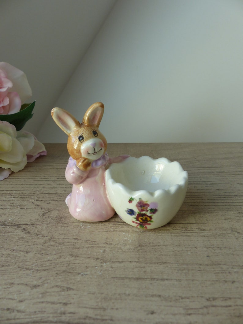 Coquetier artisanal en forme de lapin en céramique décor fleurs sauvages, coquetier fait main en forme d'animal lapin Vintage image 1