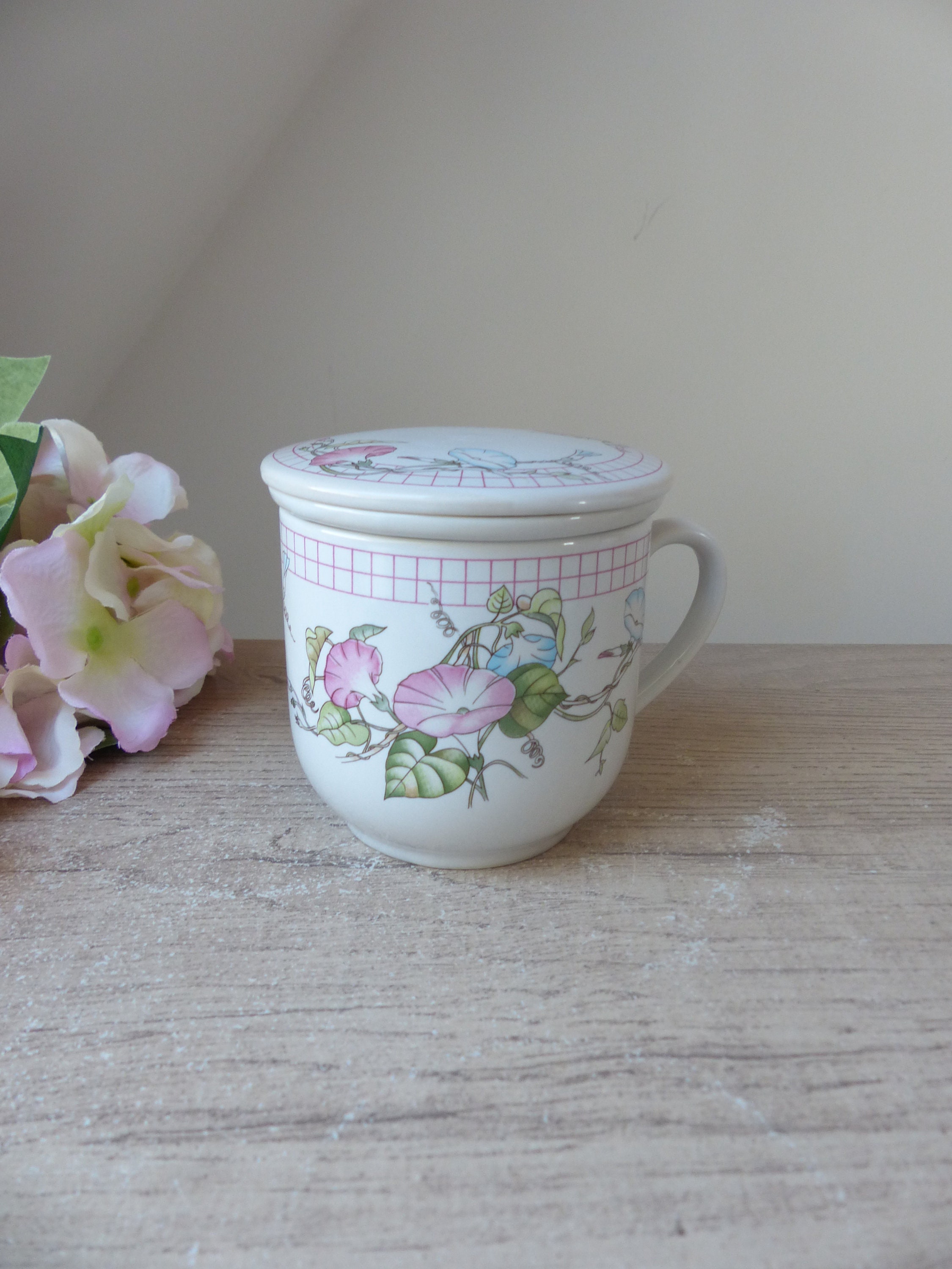 Grand Mug Vintage Avec Couvercle – Céramique Florale – Tisanière Empilable – Occasion Très Bon État