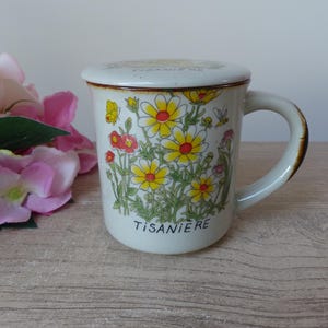 Tisanière Vintage en Grès Beige Mouchetée – Mug avec Couvercle – Décor Floral Champêtre