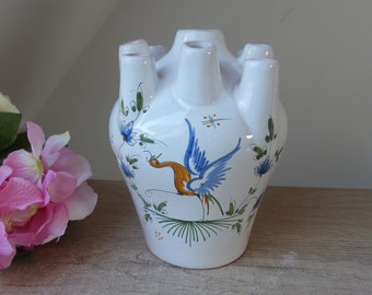 Rare Vase pique-fleurs en faïence le Moustiers en céramique française motif oiseau héron peint à la main