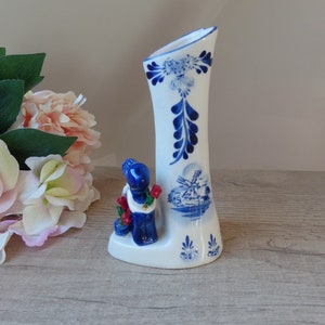 Vintage Petit Vase en Porcelaine Delf Bleu et Blanc en Forme de Coeur avec les Amoureux Hollandais, Cadeau Couple image 6