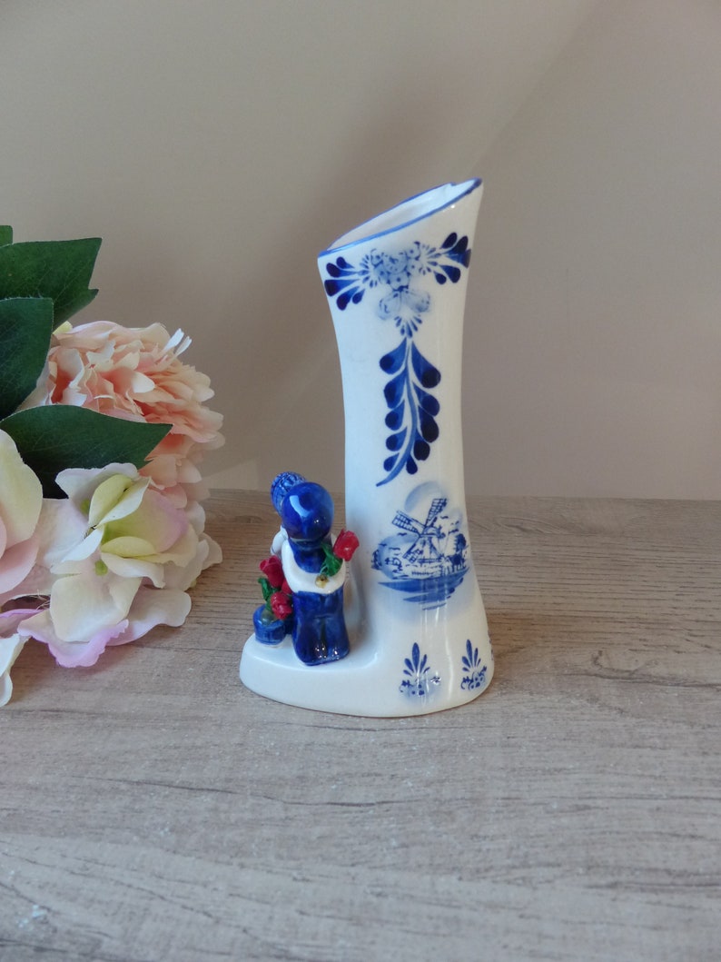 Vintage Petit Vase en Porcelaine Delf Bleu et Blanc en Forme de Coeur avec les Amoureux Hollandais, Cadeau Couple image 6