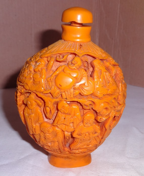 Vintage Chinese snuff bottle of 18 Asian Snuff Bottles Carving Figures
